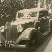 Kenteken: A 1811; Horch, foto uit fotoalbum familie de Sitter (695-40)