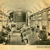 Kenteken: A 26115; Interieur kermisschoolbus, foto: collectie Groninger Archieven (AW2019.225)