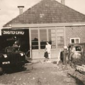 Kenteken: A 16859; Ford, Garage gebroeders van der Berg te `t Zandt, foto: H.P. van der Berg