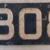 Kenteken: A 8080; Kentekenplaat uit de collectie van M.L. Kruijthof, achterop staat "Diamond" geschreven.
