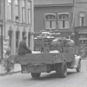 Kenteken: A 25906; Studebaker vrachtwagen, foto: Still uit GAVA-film AV0394