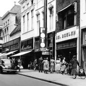 Kenteken: A 31418; Chevrolet, Groningen, Herestraat, 1955 (1785-1196)