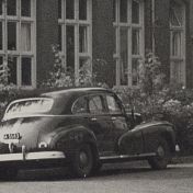 Kenteken: A 3583; Pontiac, uitsnede foto archief Dagblad van het Noorden