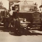 Kenteken: A 17530; Ford uit het leger met DAF aanhanger, foto: B. Helder