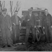 Kenteken: A 21046; Ford.   foto: Historische vereniging Bedum