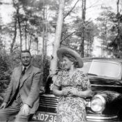 Kenteken: A 10738; Eduard Abeln en Lida Abeln-Holscher voor de Nash 600, foto: N. Abeln