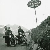 Kenteken: A 22064; Furka pas Zwitserland 07-08-1938 (2139-186_0003-5)