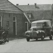 Kenteken: A 3297; Ford, uitsnede foto archief Kantongerecht Winschoten (154-8-132)