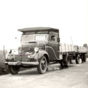 Kenteken: A 26431; Dodge vrachtwagen F. Reitsema, foto: archief W. Mollema