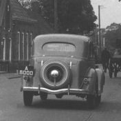 Kenteken: A 8000; Ford, uitsnede foto D. van der Veer