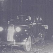 Kenteken: A 2855; Chevrolet Master, foto: still uit de film "Het Gronings Verzet 1940 – 1945", 1980, Dirk Verel, C. van der Mei, C.R. Tiddens, M. Mennes, coll. GrA (2209-7563)