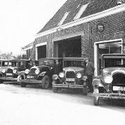 Kenteken: A 6125; V.l.n.r. Chryslers, kentekens A-9825, A-6125, A-13644, G-36352 en A-13645. Bron: <a href='https://twierstr.home.xs4all.nl/' target='_blank'>http://twierstr.home.xs4all.nl/</a>