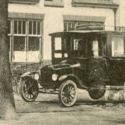 Kenteken: A 5831; Ford, foto: <a href='http://www.oudterapel.nl' target='_blank'>uitsnede foto Website Oud Ter Apel</a>