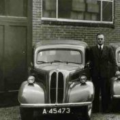 Kenteken: A 45473; Ford Anglia, uitsnede foto F. Wijbenga
