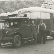 Kenteken: A 18175; Dodge WC 52 (aangepast, oorspronkelijk niet als trekker gemaakt), De gebrs. Pinkster, foto: collectie Veenkoloniaal Museum (Bo 229)