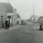 Kenteken: A 42063; Harley Davidson, Hoogezand, Beukemastraat, foto: collectie Veenkoloniaal Museum (VM 6.1.4 Ho Be 9)