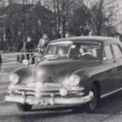 Kenteken: A 11753; Kaiser, foto: still uit de film "Installatie Burgemeester Stolk, herdenking Hendrik Wester", 1952, coll GrA (2209-AV26575)