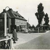 Kenteken: A 43368; Douanekantoor Bunderneuland, Duitsland, ca. 1954, foto: archief Dagblad van het Noorden (AW2024-242); Fotograaf: Folkers, E.