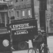 Kenteken: A 6014; Groningen, Vismarkt ca. 1927 foto: uitsnede 1785-21989.jpg