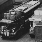 Kenteken: A 19606; Volvo, Groningen, Antonius Deusinglaan ca. 1951, foto: uitsnede 1785-6807.jpg