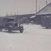 Kenteken: A 27167; Ford A, foto: still uit de film "De Groningsche reinigingsdienst voorheen en thans", C.R. Tiddens, 1936-1949 coll. GrA (2209-AV0061)