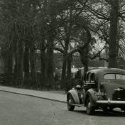 Kenteken: A 2855; Chevrolet Master, Haren, Kerkstraat, 1949, foto: K. Niemeijer 