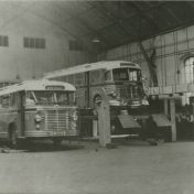 Kenteken: A 38068; Scania Vabis rechts met nieuw kenteken PB-04-82, foto J. Harmsen