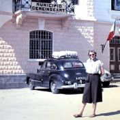 Kenteken: A 47433; Oldsmobile, familie Duursma aan de Italiaanse grens, 1953, foto: A. Duursma
