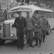 Kenteken: A 30164; De gevorderde Chevroletbus, foto: <a href='http://autogallery.org.ru/' target='_blank'>autogallery</a> via K. van Schenk Brill
