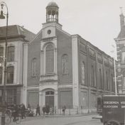 Kenteken: A 7428; Waalse Kerk, Vismarkt 18, Groningen, maart 1934, foto archief Dagblad van het Noorden (AW2024-242-762)