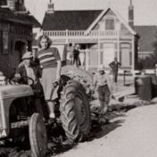 Kenteken: A 43214; Ford Dearborn, foto: Historische vereniging Bedum