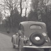 Kenteken: A 16923; Fiat 508 C Berlina 1100, foto: still uit Harz-film, 1939, coll. GrA (2209-AV21967)