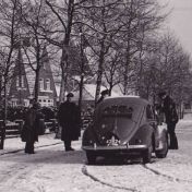 Kenteken: A 43824; Volkswagen,  uitsnede foto F. Bos