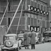 Kenteken: A 13167; Citroën, Martinikerkhof, Groningen, foto: still uit de film "De Commerciële Club Groningen" J. Thie, 1949 coll. GrA (2209-AV0535)