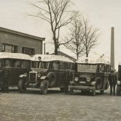 Kenteken: A 7275; GMC bij wagenmakerij annex carrosserie bouw Bakker, foto: collectie Veenkoloniaal Museum (vm-3-1-ve wb-25)