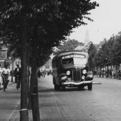 Kenteken: A 24930; Stewart, Groningen, Hereweg 1937 foto: uitsnede 1785-1263.jpg