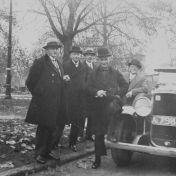 Kenteken: A 7987; Zwagerdag Woeste Hoeve, in het midden Joop Woldring, 02 -11-1931, foto: G. Straatman