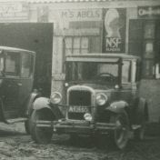 Kenteken: A 13665; Ford, uitsnede foto S. Abels