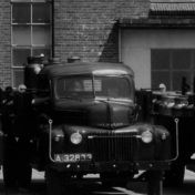 Kenteken: A 32833; Ford vrachtwagen op het terrein van melkfabriek de Ommelanden, foto: S. Muller