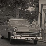 Kenteken: A 32316; Ford Fairlane, Haren, 1955, foto: Still uit GAVA-film AV14817