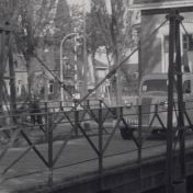 Kenteken: A 33146; Ford, 2e Exloërmond, 1955, foto: still uit de film "Kanaalstreek 1955", G. Molenaar, A.C.F.O., 1955, coll. GrA (2209-1730)