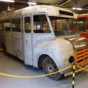 Kenteken: A 38825; Dodge met nieuw kenteken, foto van opening Nationaal Busmuseum, bron: <a href='http://www.nationaalbusmuseum.nl/' target='_blank'>nationaalbusmuseum.nl</a>