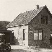 Kenteken: A 6767; Garage D. Doornbos, Farmsumerweg Appingedam ca. 1926 (1986-21808)