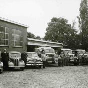 Kenteken: A 45473; Ford Anglia, Wagenpark groothandel Kuipers aan de Hoofdstraat te Stadskanaal ca. 1952, foto: F. Wijbenga