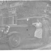 Kenteken: A 3631; Jan Mensema bij de Chevrolet, ca. 1930, foto: M. Reysoo