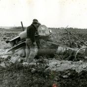 Kenteken: A 30199; Caterpillar, Grondwerken Selwerderhof 1948, foto: archief Dienst Openbare Werken (1485)