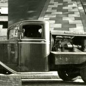 Kenteken: A 4369; Diamond, uitsnede foto: archief Dienst Openbare Werken (1485)