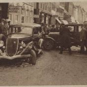 Kenteken: A 2115; Ford, Steentilstraat Groningen, foto: "Het Noorden in Woord en Beeld" 29-05-1936