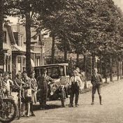 Kenteken: A 3475; uitsnede foto Veenkoloniaal Museum