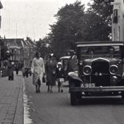 Kenteken: A 985; DeSoto, foto: still uit "Verkeersfilm", C. van der Mei, 1934, coll. GrA (2209-0176)